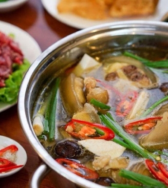 LẨU CHÂN DỰNG